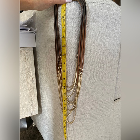 BCBG MAX AZRIA Layered Leather and Gold Tone Chain Necklace EUC - Picture 10 of 11